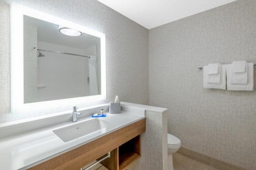 holiday inn express and suites phoenix airport no
