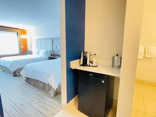 holiday inn express and suites phoenix airport no