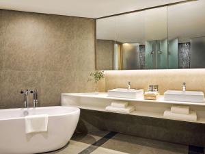 novotel hanoi thai ha