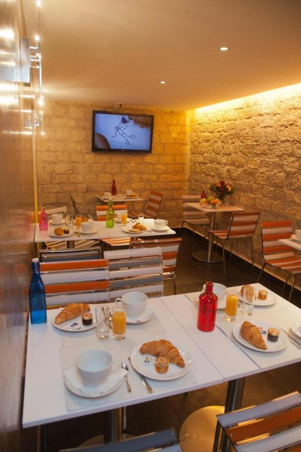 hotel lumieres montmartre paris