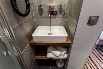 hotel lumieres montmartre paris