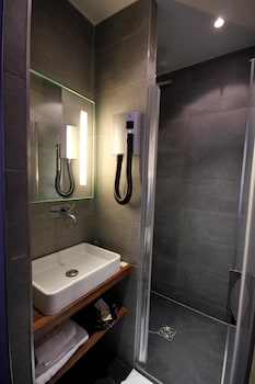 hotel lumieres montmartre paris