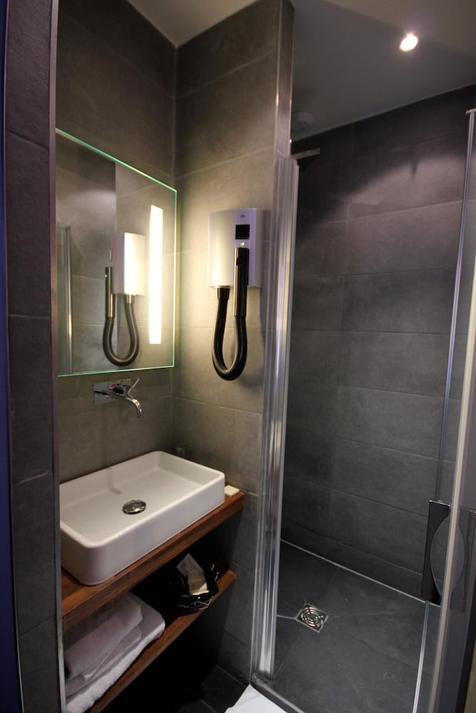 hotel lumieres montmartre paris