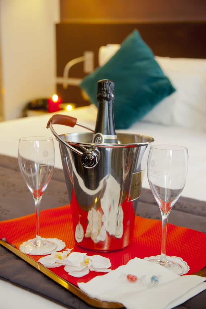 hotel lumieres montmartre paris