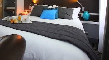 hotel lumieres montmartre paris