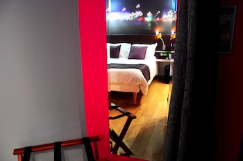 hotel lumieres montmartre paris