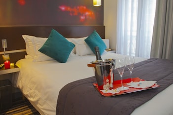 hotel lumieres montmartre paris