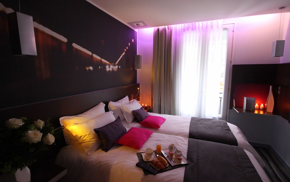 hotel lumieres montmartre paris