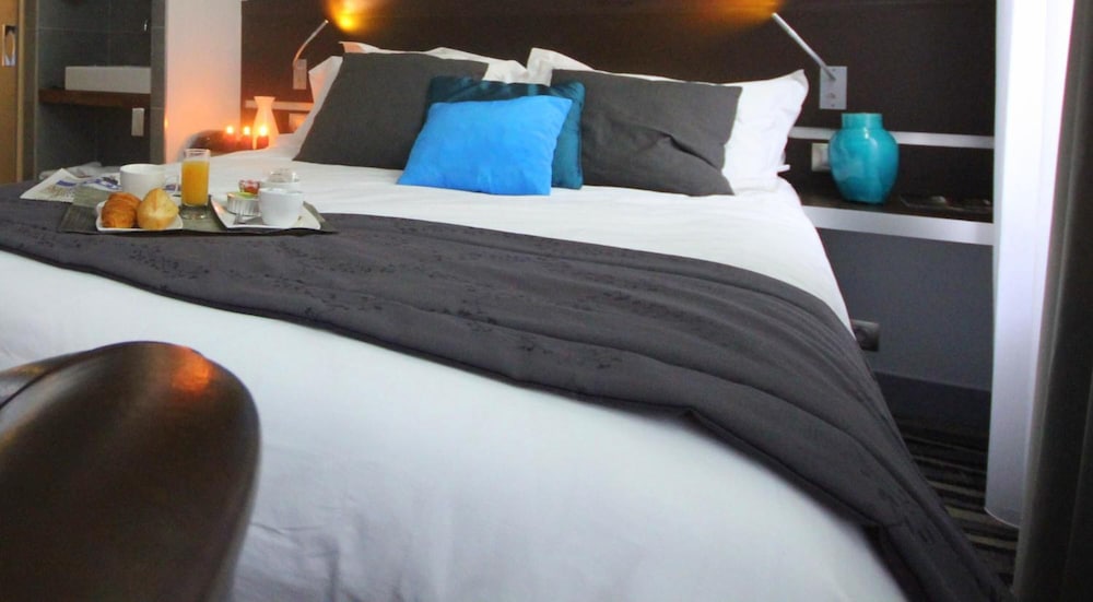 hotel lumieres montmartre paris