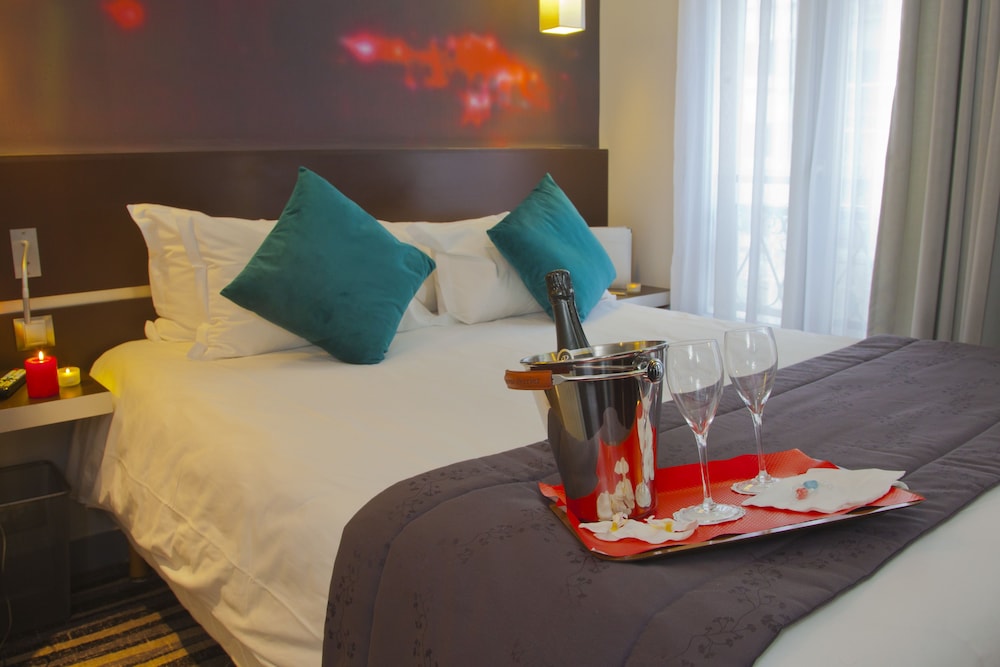 hotel lumieres montmartre paris