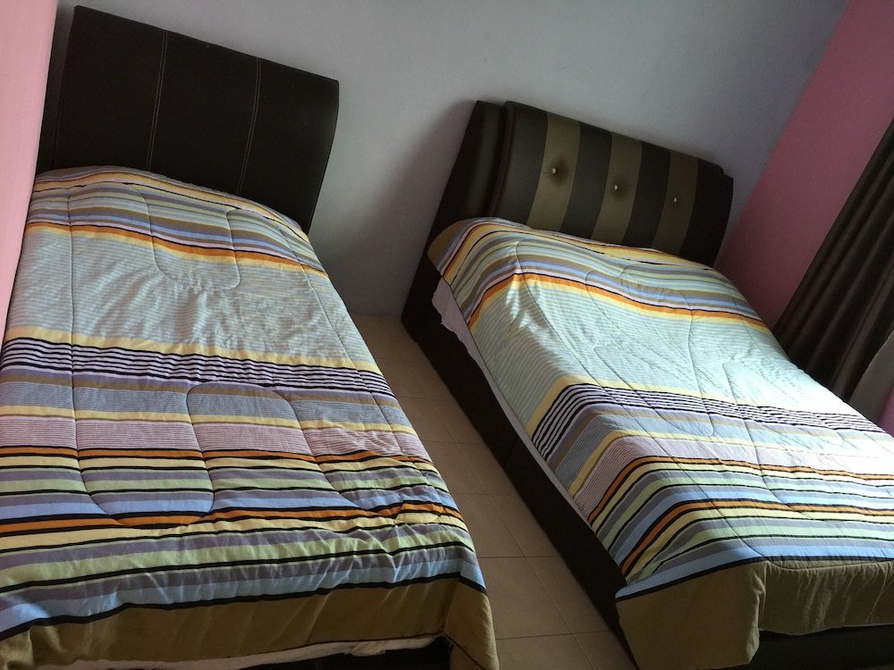 cameron pasar malam apartment at crown imperial court