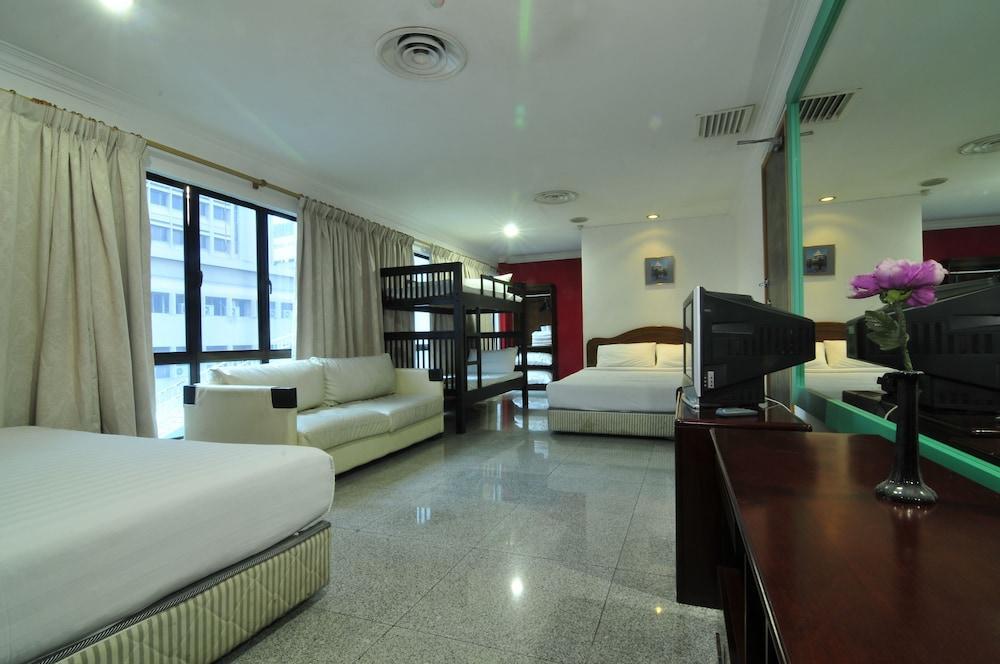 hotel chinatown 2