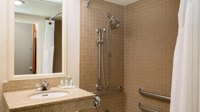 holiday inn chicago nw crystal lk conv ctr by ihg