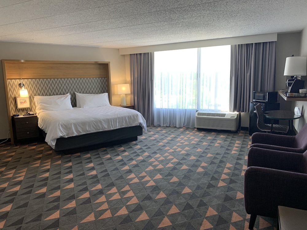 holiday inn chicago nw crystal lk conv ctr by ihg