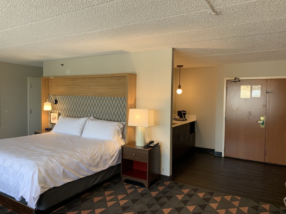 holiday inn chicago nw crystal lk conv ctr by ihg