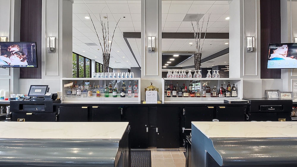 holiday inn chicago nw crystal lk conv ctr by ihg