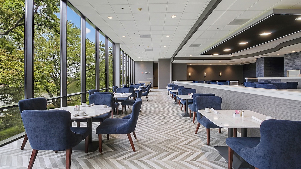 holiday inn chicago nw crystal lk conv ctr by ihg