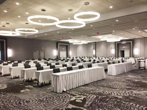holiday inn chicago nw crystal lk conv ctr by ihg