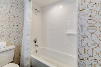 Holiday Inn Chicago Nw Crystal Lk Conv Ctr By Ihg,Chicago>>Cary,3 star