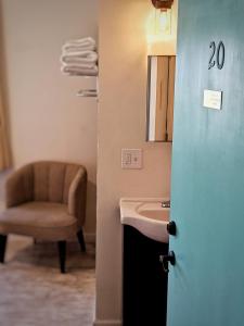 anchor pointe inn