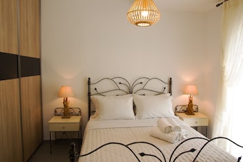 pithos apartments