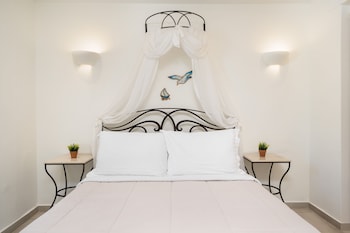 pithos apartments