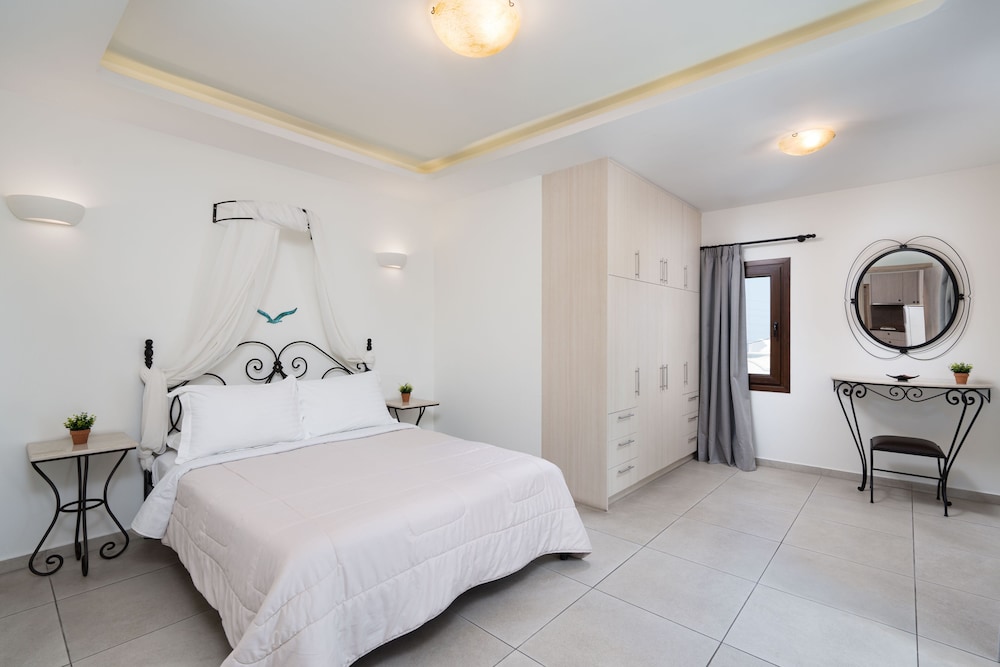pithos apartments