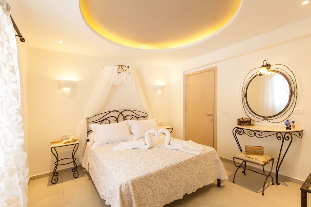 pithos apartments