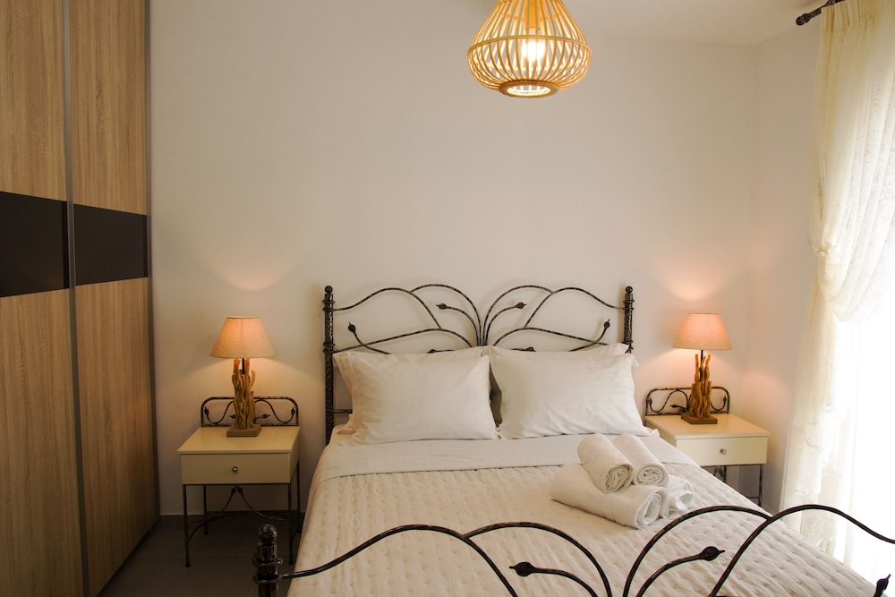 pithos apartments