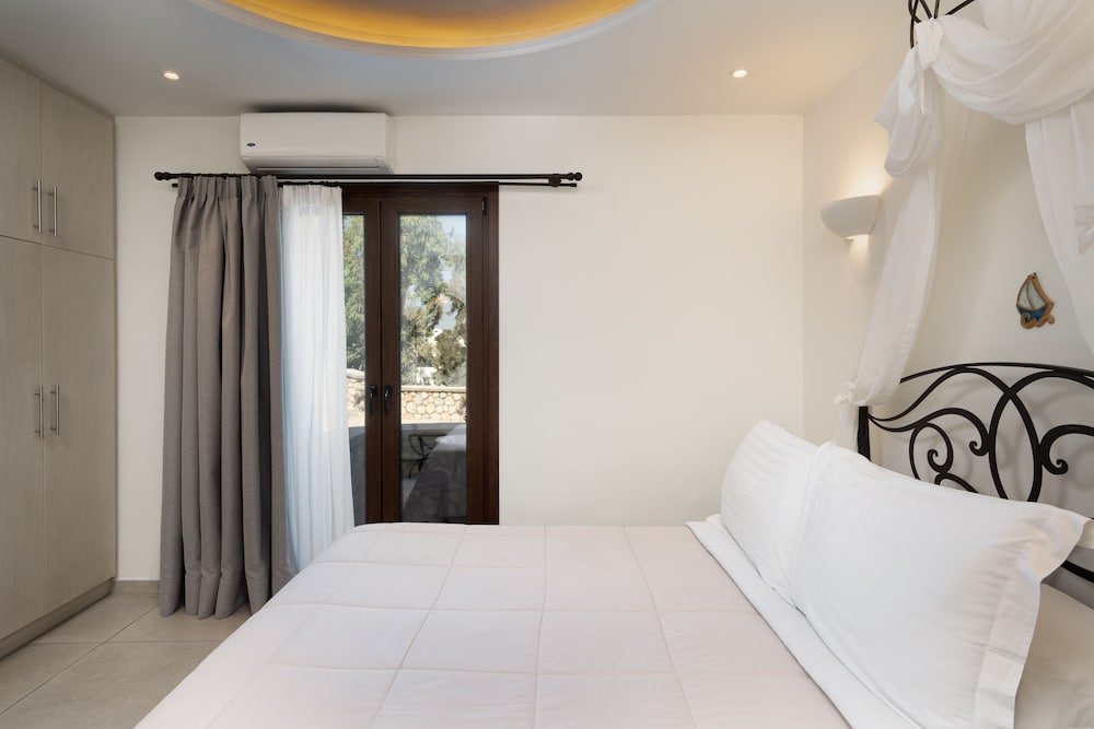 pithos apartments