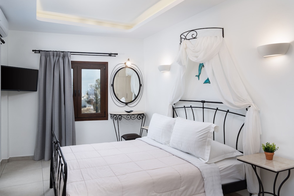 pithos apartments