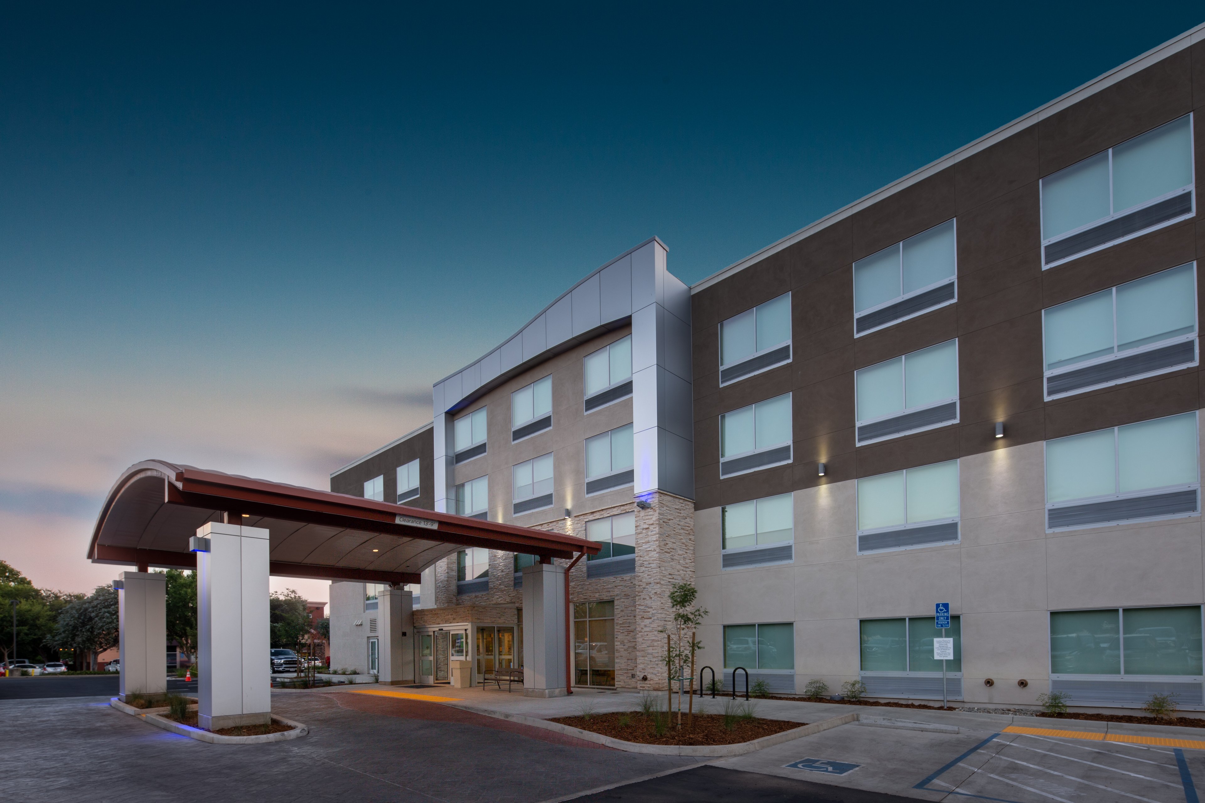 holiday inn express and suites chico an ihg hotel