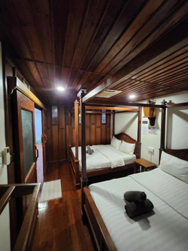 uptown eco hotel