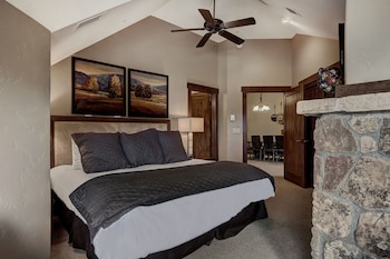 crystal peak lodge