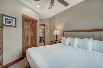 crystal peak lodge