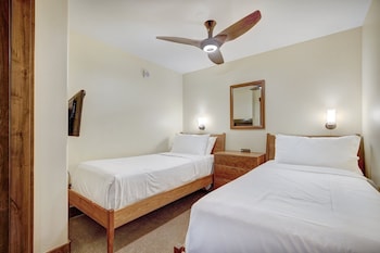 crystal peak lodge
