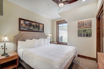 crystal peak lodge
