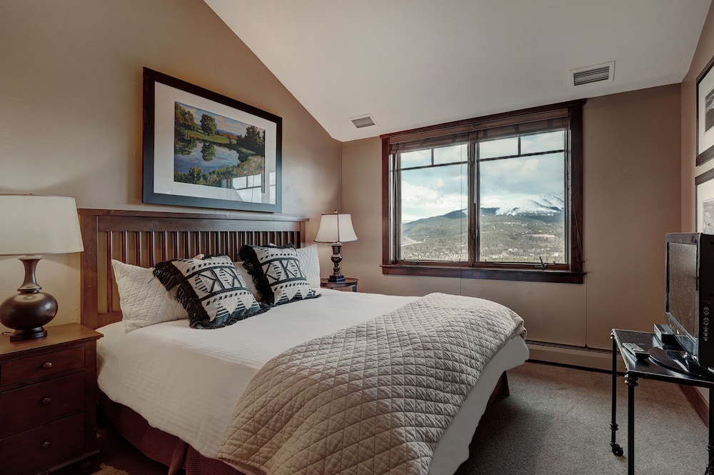 crystal peak lodge