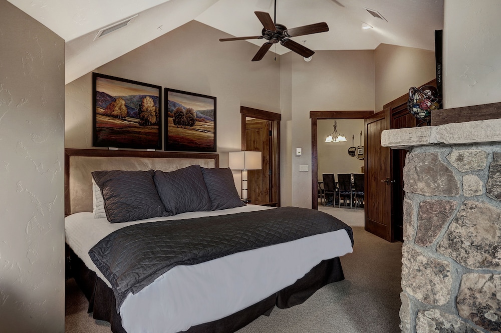 crystal peak lodge
