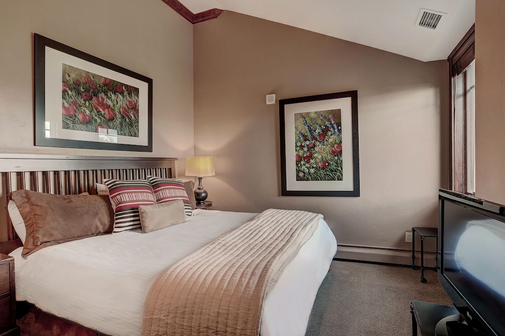 crystal peak lodge