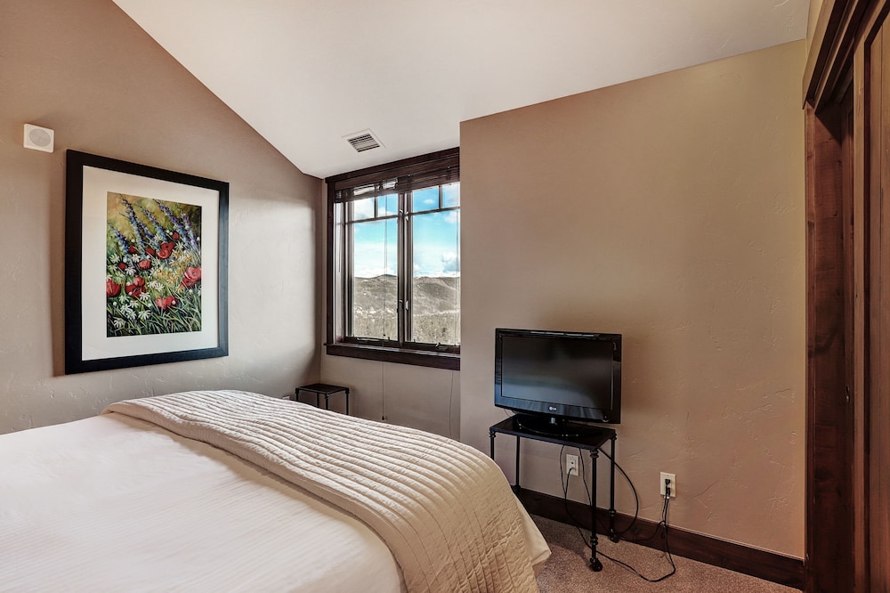 crystal peak lodge