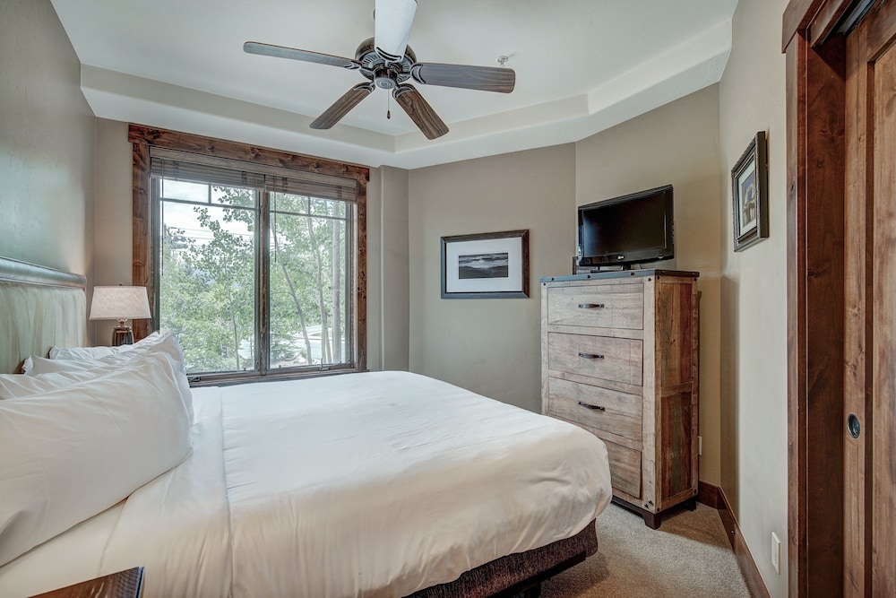crystal peak lodge