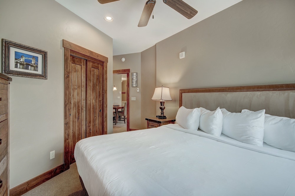 crystal peak lodge