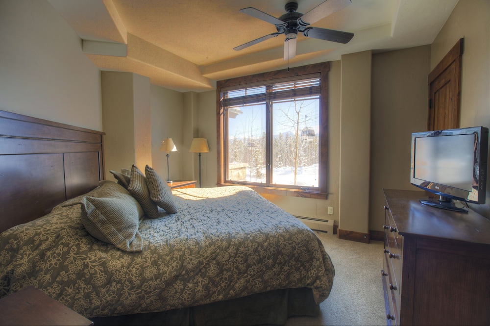 crystal peak lodge