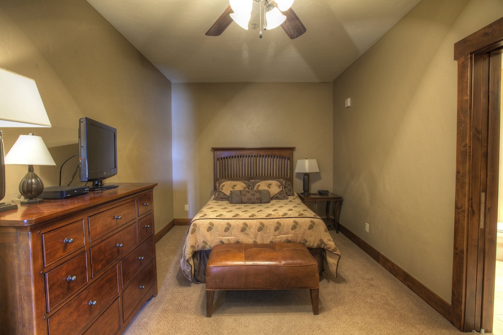 crystal peak lodge