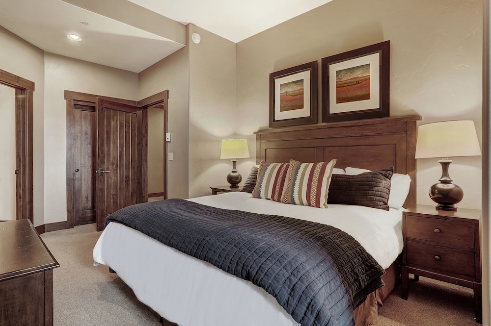 crystal peak lodge