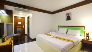 silom avenue inn