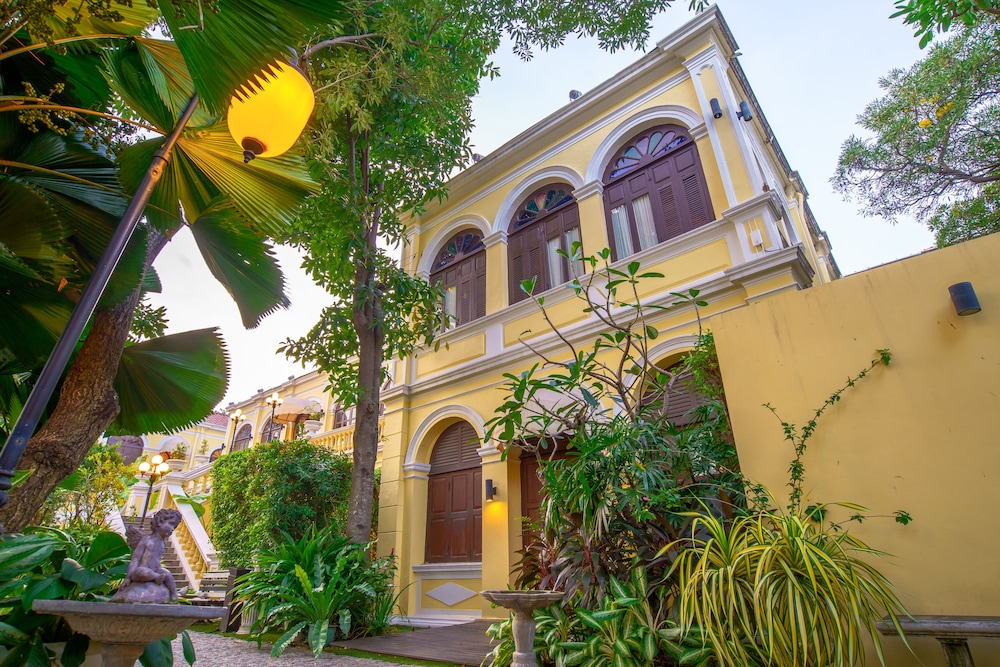 praya palazzo adults only