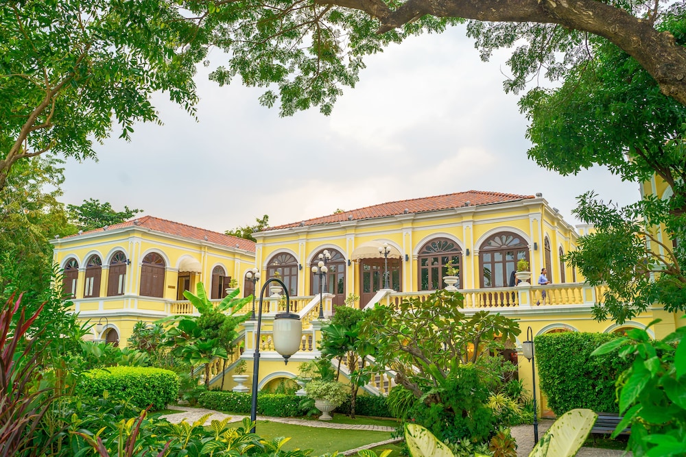 praya palazzo adults only