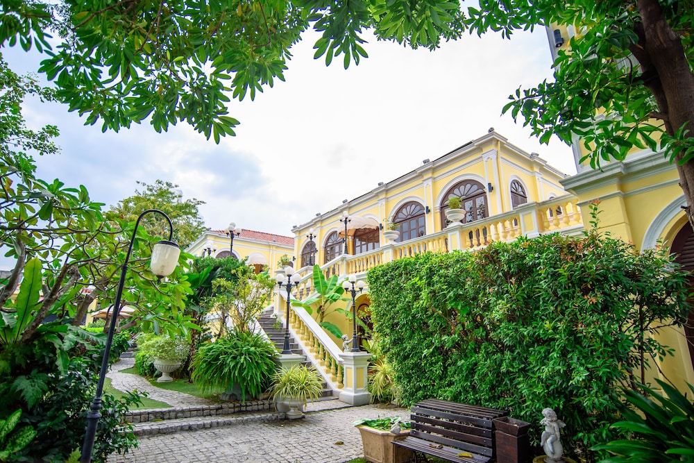 praya palazzo adults only